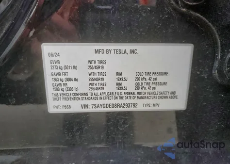 2024 Tesla Model Y z USA, uszkodzony, nr VIN 7SAYGDED8RA293792